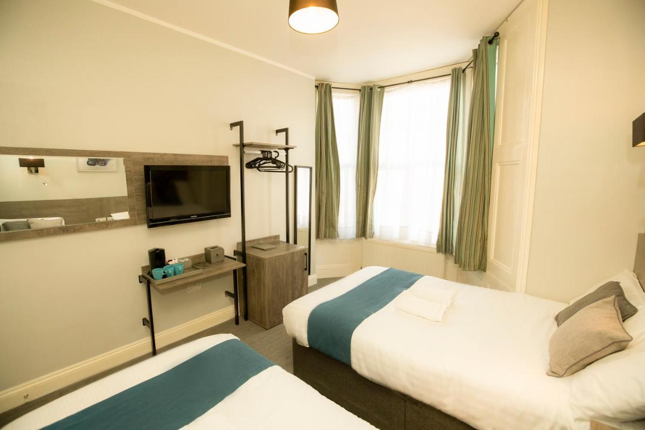 Quadruple Room,1319494495:JPEG